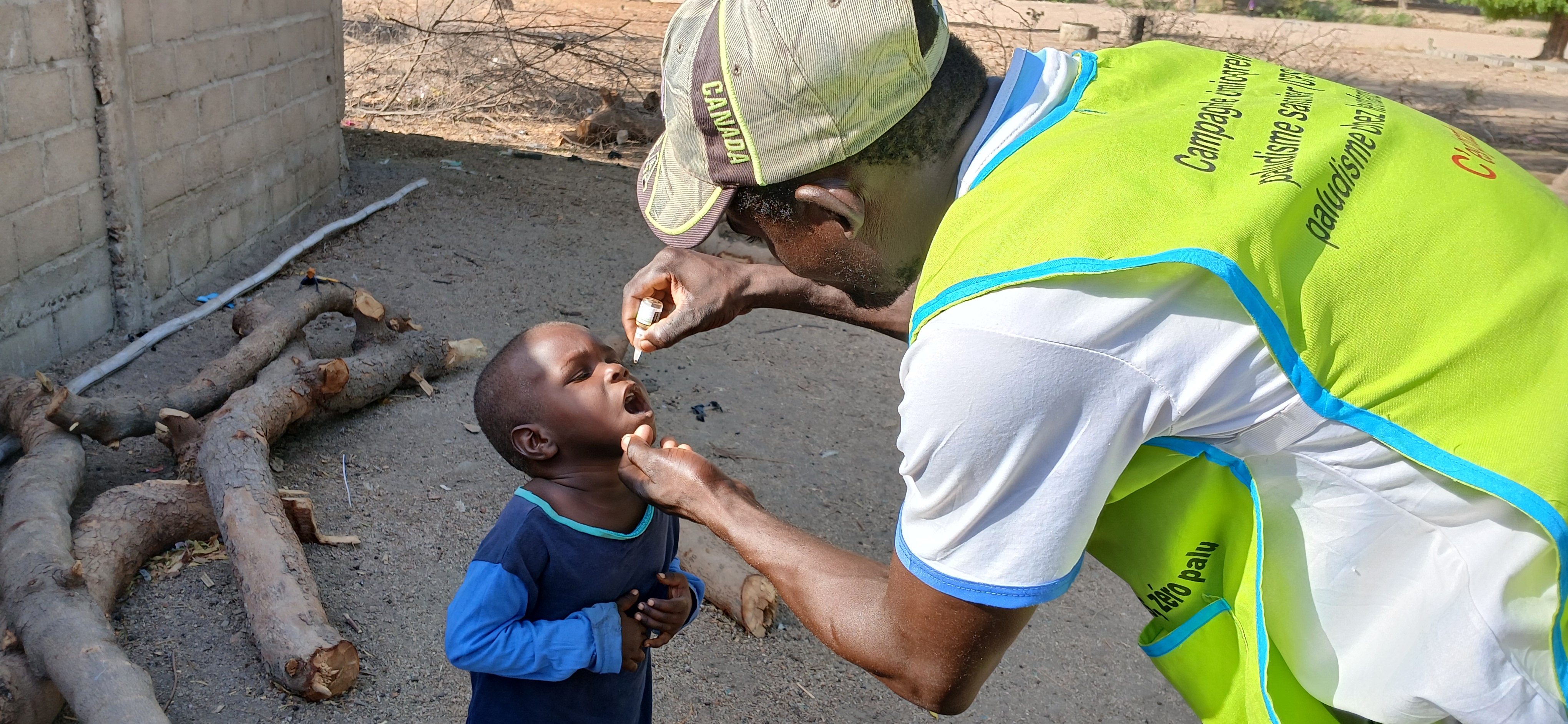 Administration de la vitamine A chez un enfant de 5 ans à Dogba